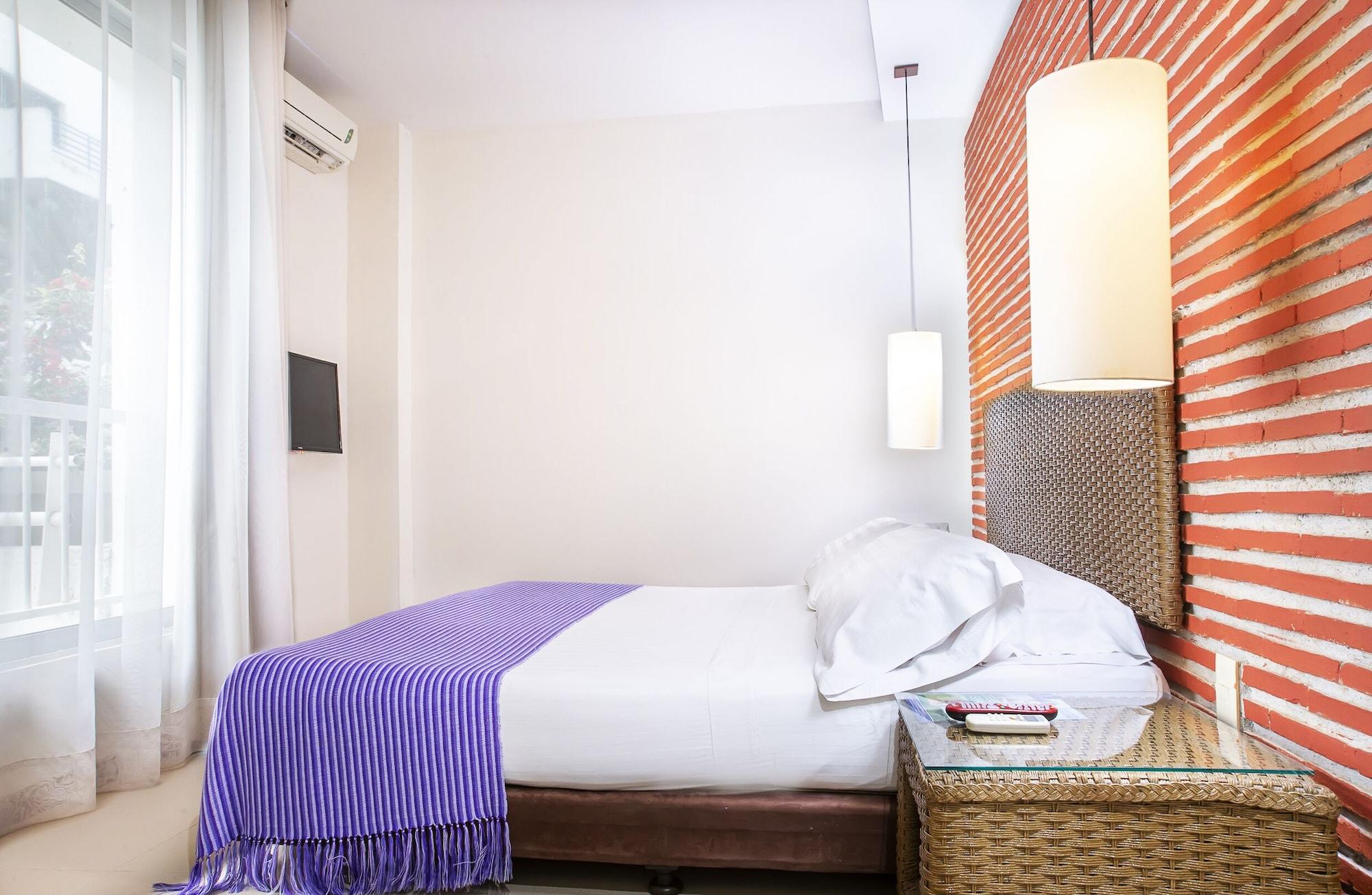 Hotel Santorini 4*
